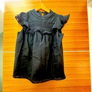 Super cute and trendy cotton blouse with feminine style